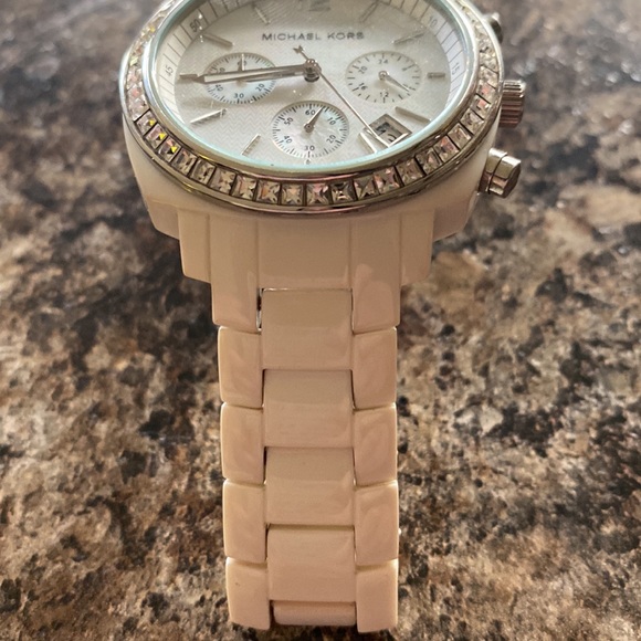 Michaels Kors White Watch with Crystals - Picture 6 of 6